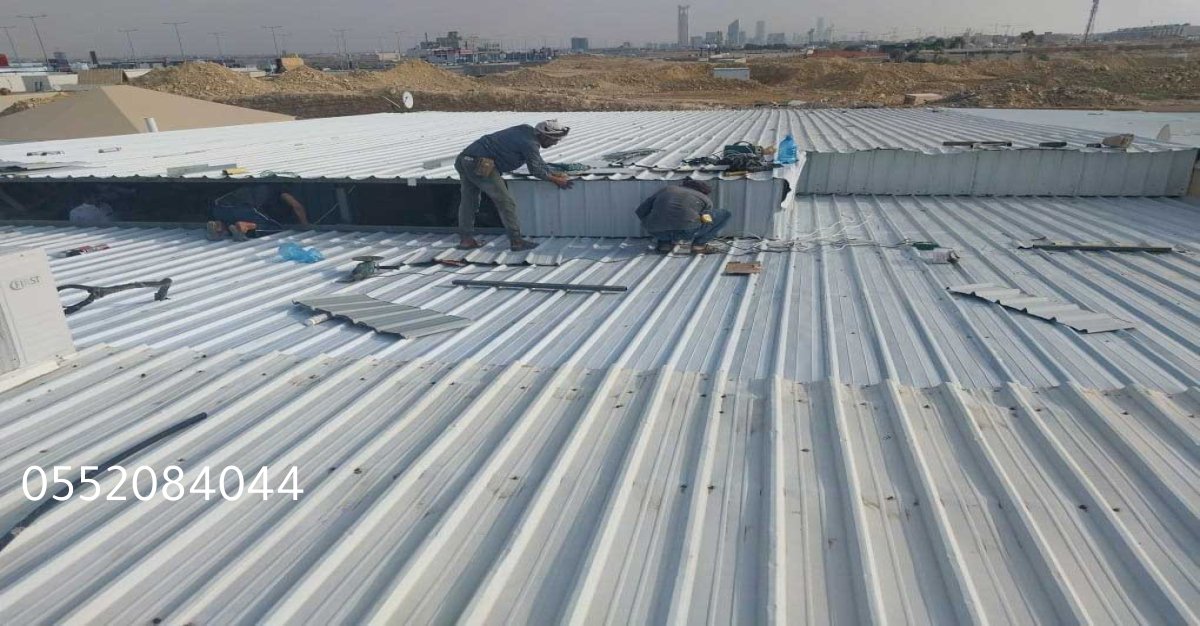 أفضل أنواع الساندويتش بانل توفر عزل حراري وصوتي عالي الجودة.